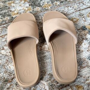 Lululemon Restfeel slides. Gently worn